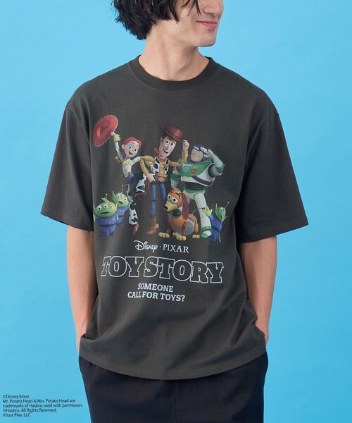 coen(コーエン)の「TOY STORY(トイ・ストーリー)/デザインプリントTシャツ(Tシャツ/カットソー・メンズ・レッド/ブラック/ホワイト・XL/L/M/S)」の2枚目の写真