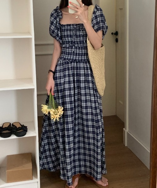 &soiree(アンドソワレ)の「2WAYチェック柄ボリュームスリーブワンピース(ワンピース・レディース・ネイビー/ブラック・FREE)」の3枚目の写真