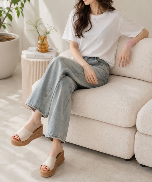 Dewlily(デューリリー)の「厚底ソールでスタイルアップが叶う一足 シンプル厚底ワンベルトサンダル(サンダル・レディース・ホワイト/ブラック・35/36/37/38/39/40)」の5枚目の写真
