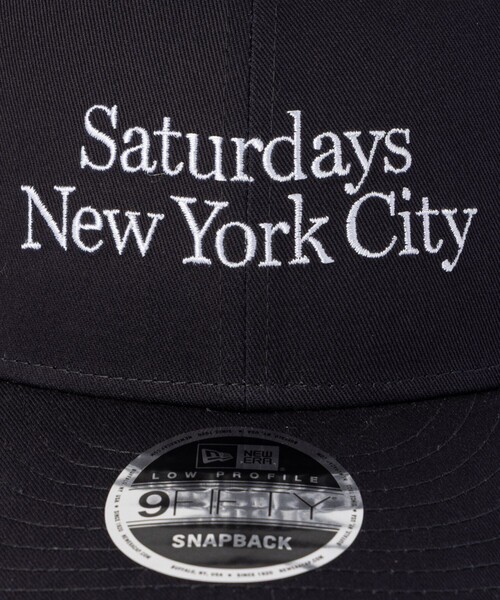 NEW ERA(ニューエラ)の「New Era(R)x Saturdays NYC "Miller" Logo Cap(キャップ・メンズ・ネイビー/ブラック・FREE)」の4枚目の写真