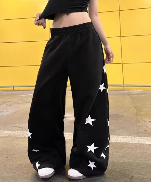 AsRiRe（アスリレイ）の「26aw スター柄切替ビッグポケットワイドスウェットパンツ（スウェットパンツ・レディース・ブラック/イエロー/グレー・M）」の2枚目の写真