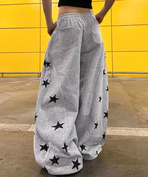 AsRiRe（アスリレイ）の「26aw スター柄切替ビッグポケットワイドスウェットパンツ（スウェットパンツ・レディース・ブラック/イエロー/グレー・M）」の4枚目の写真