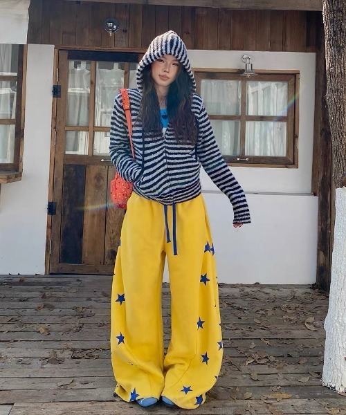 AsRiRe（アスリレイ）の「26aw スター柄切替ビッグポケットワイドスウェットパンツ（スウェットパンツ・レディース・ブラック/イエロー/グレー・M）」の10枚目の写真