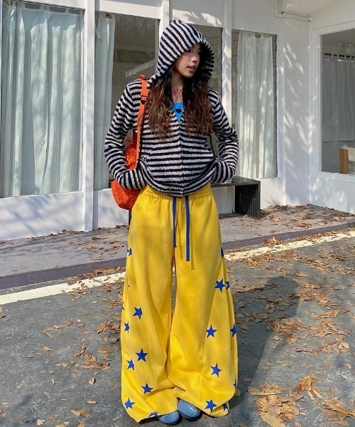AsRiRe（アスリレイ）の「26aw スター柄切替ビッグポケットワイドスウェットパンツ（スウェットパンツ・レディース・ブラック/イエロー/グレー・M）」の12枚目の写真