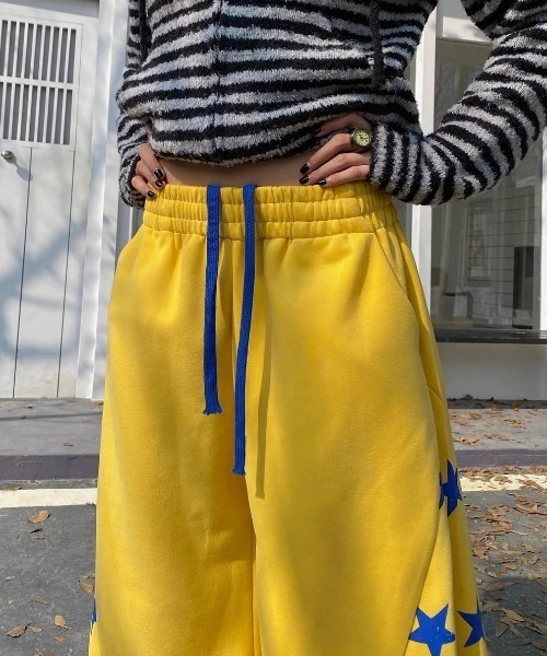 AsRiRe（アスリレイ）の「26aw スター柄切替ビッグポケットワイドスウェットパンツ（スウェットパンツ・レディース・ブラック/イエロー/グレー・M）」の13枚目の写真
