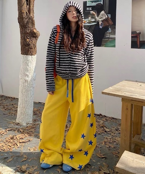 AsRiRe（アスリレイ）の「26aw スター柄切替ビッグポケットワイドスウェットパンツ（スウェットパンツ・レディース・ブラック/イエロー/グレー・M）」の14枚目の写真