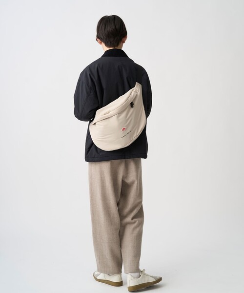 DANTON(ダントン)の「CHEMIN VERT 8.4 - Polyester Taffeta Sling Bag(ボディバッグ/ウエストポーチ・レディース・グレー/ライトグリーン/マスタード/ブラック/アイボリー・-)」の6枚目の写真