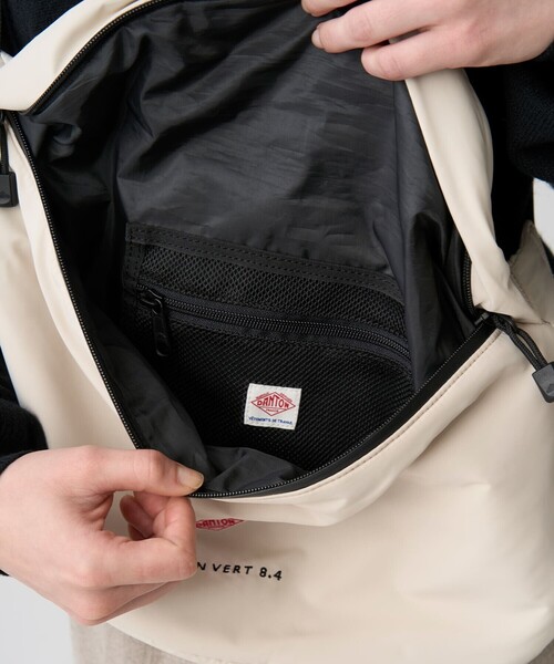 DANTON(ダントン)の「CHEMIN VERT 8.4 - Polyester Taffeta Sling Bag(ボディバッグ/ウエストポーチ・レディース・グレー/ライトグリーン/マスタード/ブラック/アイボリー・-)」の7枚目の写真