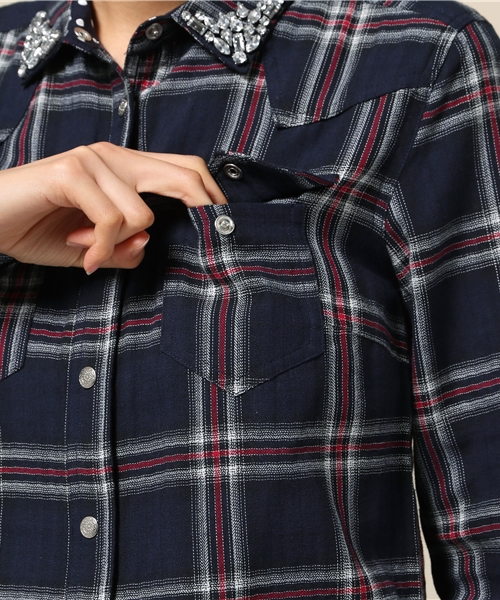 GUILD PRIME（ギルドプライム）の「【GUILD PRIME】WOMENS ビジューチェックシャツ（シャツ/ブラウス・レディース・ネイビー・36/34）」の7枚目の写真