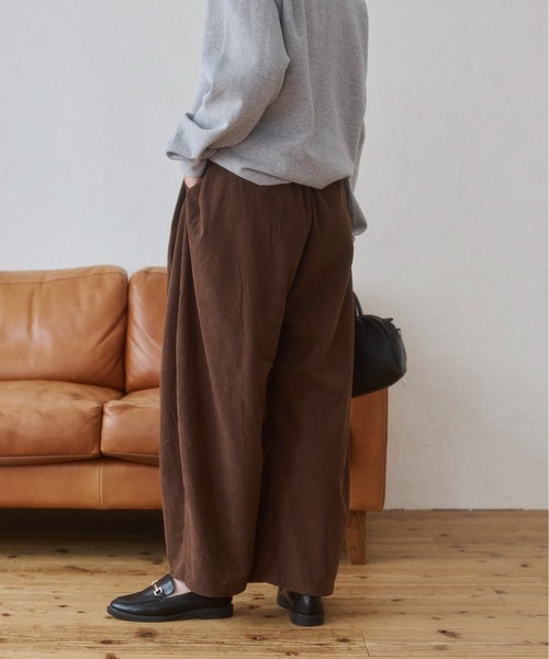 ANGIE(アンジー)の「コーデュロイ サイドタック コクーンパンツ / 秋服 / 冬服(その他パンツ・レディース・ブラウン/ブラック/アイボリー・FREE)」の11枚目の写真