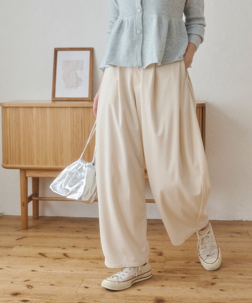 ANGIE(アンジー)の「コーデュロイ サイドタック コクーンパンツ / 秋服 / 冬服(その他パンツ・レディース・ブラウン/ブラック/アイボリー・FREE)」の16枚目の写真