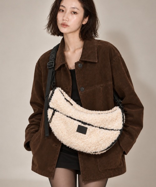 beautiful people(ビューティフルピープル)の「【beautiful people/ビューティフルピープル】《STUDIOUS別注カラー》pertex & boa shoulder bag/パーテックス&ボアショルダーバッグ(ショルダーバッグ・レディース・ブラック/アイボリー・FREE)」の4枚目の写真