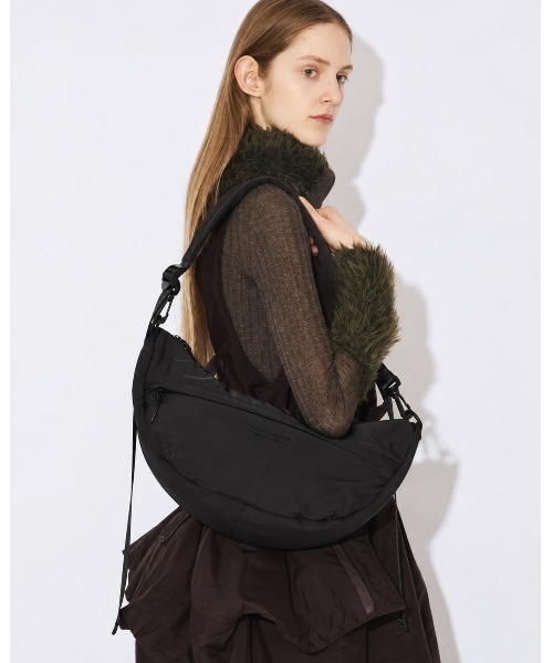 beautiful people(ビューティフルピープル)の「【beautiful people/ビューティフルピープル】《STUDIOUS別注カラー》pertex & boa shoulder bag/パーテックス&ボアショルダーバッグ(ショルダーバッグ・レディース・ブラック/アイボリー・FREE)」の9枚目の写真