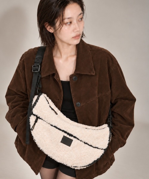 beautiful people(ビューティフルピープル)の「【beautiful people/ビューティフルピープル】《STUDIOUS別注カラー》pertex & boa shoulder bag/パーテックス&ボアショルダーバッグ(ショルダーバッグ・レディース・ブラック/アイボリー・FREE)」の5枚目の写真