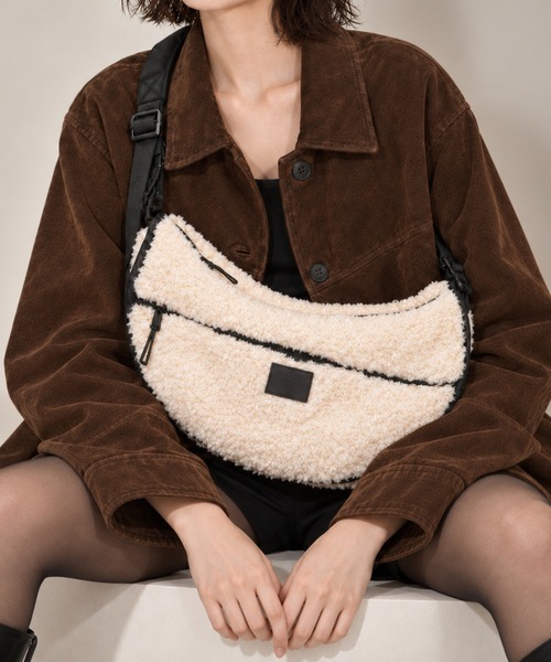 beautiful people(ビューティフルピープル)の「【beautiful people/ビューティフルピープル】《STUDIOUS別注カラー》pertex & boa shoulder bag/パーテックス&ボアショルダーバッグ(ショルダーバッグ・レディース・ブラック/アイボリー・FREE)」の3枚目の写真