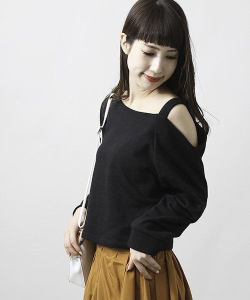 WEGO（ウィゴー）の「WEGO/ワンショルダースウェット（スウェット・レディース・ブラック/オフホワイト・FREE）」の2枚目の写真