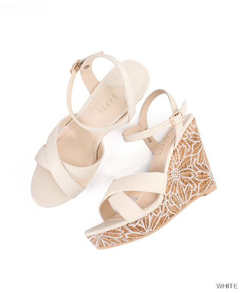 RANDA（ランダ）の「フラワー刺繍サンダル（サンダル・レディース・ピンク/ブルー/ブラック/ホワイト・LL/M/L/S）」の2枚目の写真