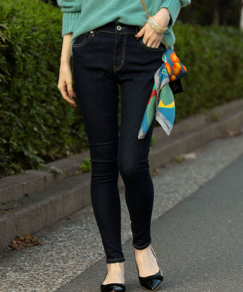 SHIPS(シップス)の「NEOスキニーコーンデニム(デニムパンツ・レディース・ネイビー/ロイヤルブルー・SMALL/MEDIUM/LARGE/X-SMALL)」の2枚目の写真