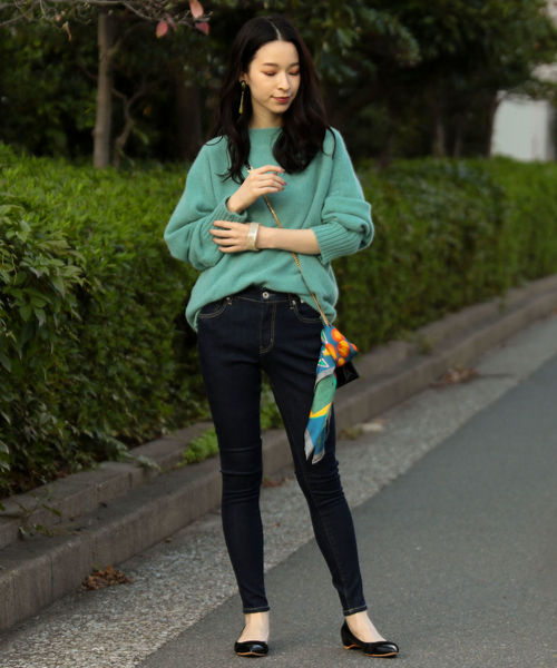 SHIPS(シップス)の「NEOスキニーコーンデニム(デニムパンツ・レディース・ネイビー/ロイヤルブルー・SMALL/MEDIUM/LARGE/X-SMALL)」の12枚目の写真