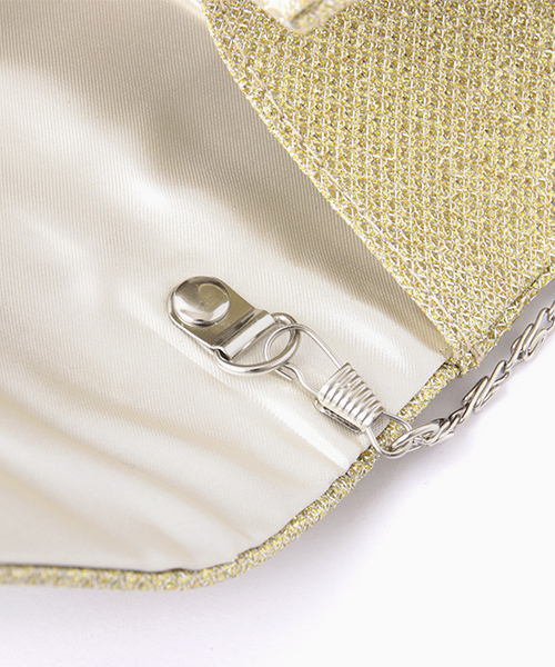 girl（ガール）の「プリーツスクエア型フォルムのクラッチパーティーバッグ 結婚式 パーティー お呼ばれ オケージョン（クラッチバッグ・レディース・ゴールド/ブラック・FREE）」の4枚目の写真