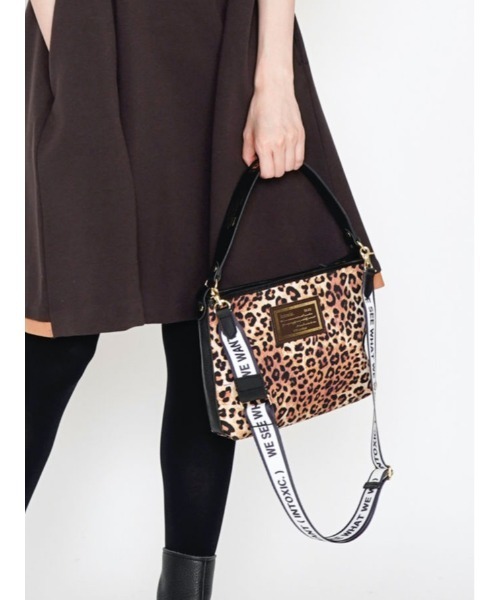 intoxic.(イントキシック)の「intoxic イントキシック cross body leopard logotip(ショルダーバッグ・レディース・ブラウン/グリーン系カモフラージュ/レオパード/キナリ・FREE)」の1枚目の写真