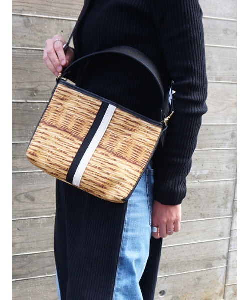 intoxic.(イントキシック)の「intoxic イントキシック cross body leopard logotip(ショルダーバッグ・レディース・ブラウン/グリーン系カモフラージュ/レオパード/キナリ・FREE)」の12枚目の写真
