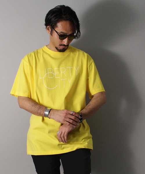 LIBERTY CITY（リバティシティ）の「【LIBERTY CITY/リバティーシティ】 [BIG C] Tシャツ（Tシャツ/カットソー・メンズ・イエロー/ブルー/ブラック/ホワイト・3/2/4）」の4枚目の写真