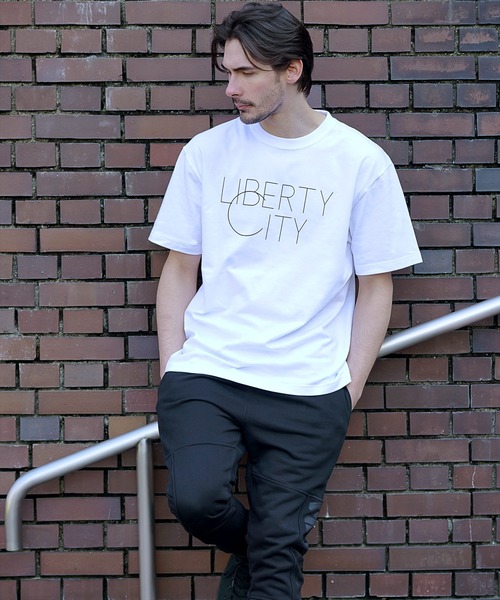 LIBERTY CITY（リバティシティ）の「【LIBERTY CITY/リバティーシティ】 [BIG C] Tシャツ（Tシャツ/カットソー・メンズ・イエロー/ブルー/ブラック/ホワイト・3/2/4）」の8枚目の写真