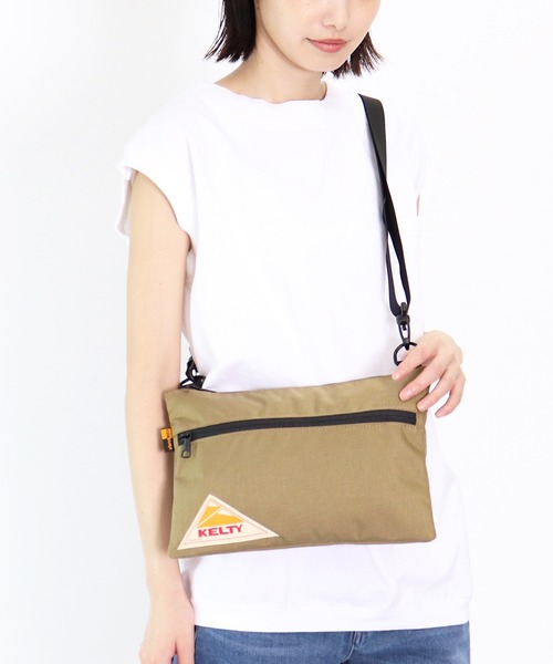 KELTY（ケルティ）の「・KELTY / ケルティ  VINTAGE FLAT POUCH SM サコッシュ 2592214 ケルティー AGI（ショルダーバッグ・レディース・キャメル/サンドベージュ/タン/ブラック/グレー/レオパード/その他2/その他1/ブラウン/ネイビー/その他3・FREE）」の6枚目の写真