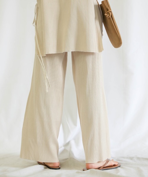 select MOCA（セレクトモカ）の「リブサイド編みセットアップ/ラウンドネックリブトップス＆ウエストゴムワイドパンツ（セットアップ・レディース・ブラック/ライトグリーン/アイボリー・FREE）」の9枚目の写真