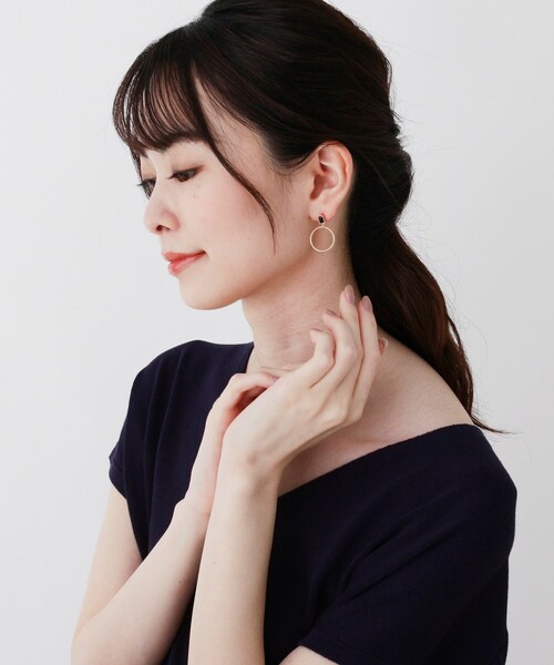 COCOSHNIK(ココシュニック)の「カラーストーン(オニキス)サークル スタッドピアス(ピアス(両耳用)・レディース・こしょう色系7・00)」の9枚目の写真