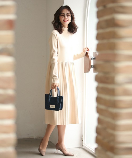 SAISON DE PAPILLON(セゾンドパピヨン)の「ハイネックウエスト切り替えプリーツニットワンピース(ワンピース・レディース・ブラック/グレー/ブルー/アイボリー/ブラウン/ブルー系その他/ネイビー/ベージュ・M/L)」の12枚目の写真