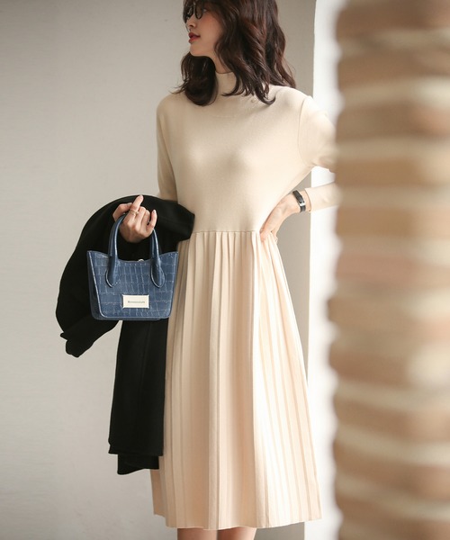 SAISON DE PAPILLON(セゾンドパピヨン)の「ハイネックウエスト切り替えプリーツニットワンピース(ワンピース・レディース・ブラック/グレー/ブルー/アイボリー/ブラウン/ブルー系その他/ネイビー/ベージュ・M/L)」の16枚目の写真