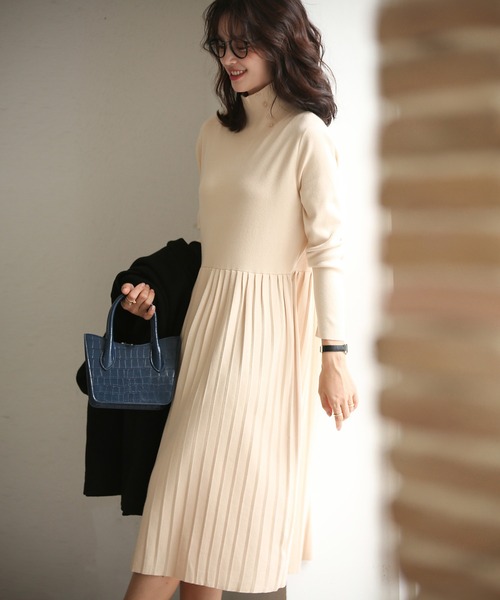 SAISON DE PAPILLON(セゾンドパピヨン)の「ハイネックウエスト切り替えプリーツニットワンピース(ワンピース・レディース・ブラック/グレー/ブルー/アイボリー/ブラウン/ブルー系その他/ネイビー/ベージュ・M/L)」の19枚目の写真