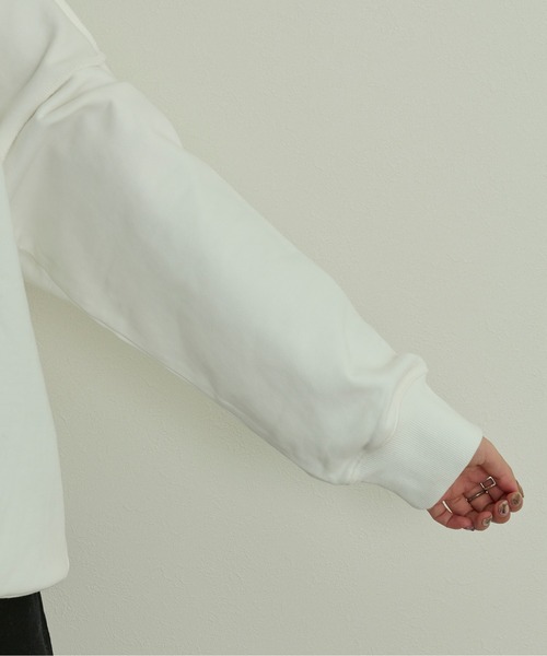 SHEER flow（シアーフロウ）の「【インフルエンサー yukariプロデュースアイテム】バックオープンスウェット（スウェット・レディース・オフホワイト・FREE）」の13枚目の写真