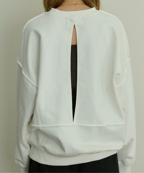 SHEER flow（シアーフロウ）の「【インフルエンサー yukariプロデュースアイテム】バックオープンスウェット（スウェット・レディース・オフホワイト・FREE）」の3枚目の写真