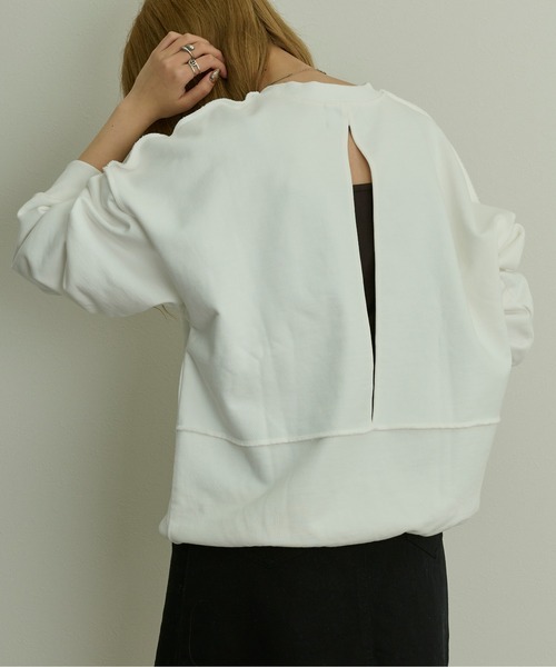 SHEER flow（シアーフロウ）の「【インフルエンサー yukariプロデュースアイテム】バックオープンスウェット（スウェット・レディース・オフホワイト・FREE）」の9枚目の写真