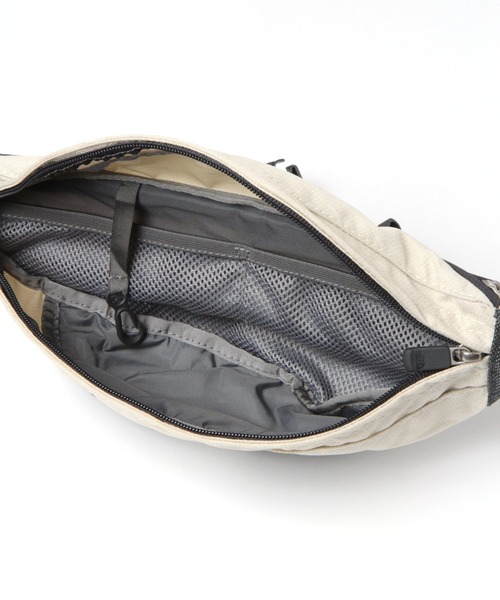 THE NORTH FACE(ザノースフェイス)の「【THE NORTH FACE(ザノースフェイス)】GRANULE(ボディバッグ/ウエストポーチ・レディース・ブラック/ホワイト・FREE)」の14枚目の写真
