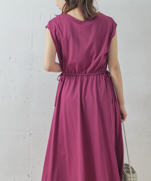 URBAN RESEARCH ROSSO(アーバンリサーチロッソ)の「【WEB/一部店舗限定】ウエストギャザーカットワンピース(ワンピース・レディース・チャコールグレー/パープル/ネイビー/ブラック・FREE)」の9枚目の写真