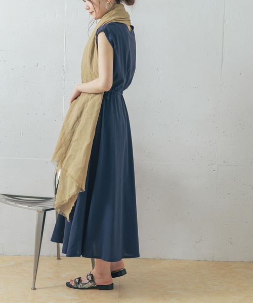 URBAN RESEARCH ROSSO(アーバンリサーチロッソ)の「【WEB/一部店舗限定】ウエストギャザーカットワンピース(ワンピース・レディース・チャコールグレー/パープル/ネイビー/ブラック・FREE)」の13枚目の写真