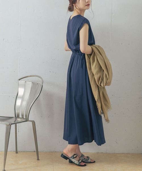 URBAN RESEARCH ROSSO(アーバンリサーチロッソ)の「【WEB/一部店舗限定】ウエストギャザーカットワンピース(ワンピース・レディース・チャコールグレー/パープル/ネイビー/ブラック・FREE)」の15枚目の写真