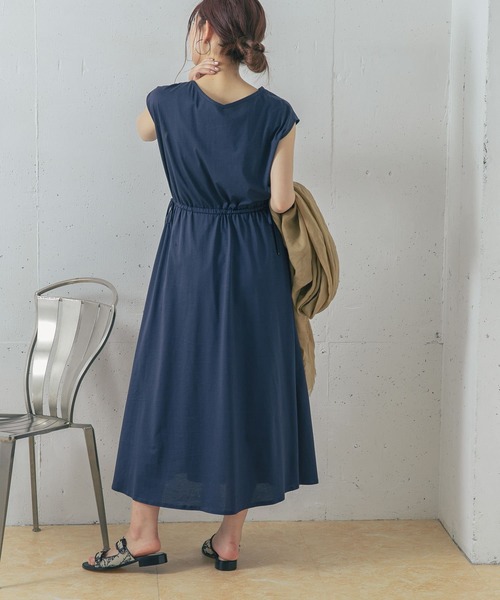 URBAN RESEARCH ROSSO(アーバンリサーチロッソ)の「【WEB/一部店舗限定】ウエストギャザーカットワンピース(ワンピース・レディース・チャコールグレー/パープル/ネイビー/ブラック・FREE)」の16枚目の写真
