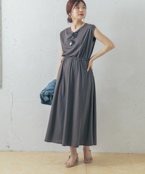 URBAN RESEARCH ROSSO(アーバンリサーチロッソ)の「【WEB/一部店舗限定】ウエストギャザーカットワンピース(ワンピース・レディース・チャコールグレー/パープル/ネイビー/ブラック・FREE)」の17枚目の写真