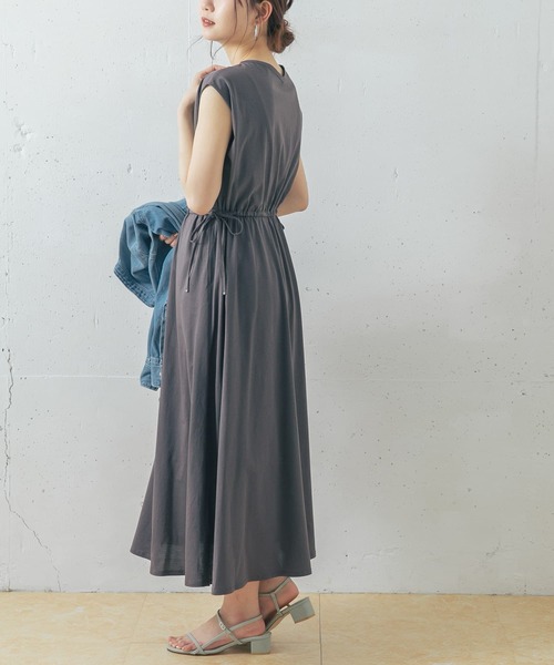 URBAN RESEARCH ROSSO(アーバンリサーチロッソ)の「【WEB/一部店舗限定】ウエストギャザーカットワンピース(ワンピース・レディース・チャコールグレー/パープル/ネイビー/ブラック・FREE)」の18枚目の写真