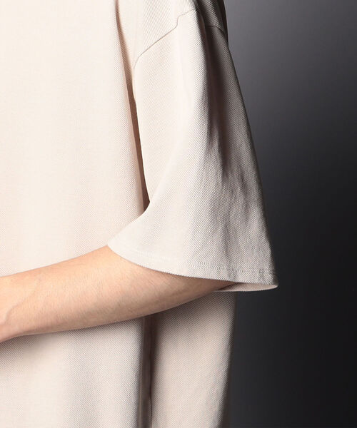 GLOSTER（グロスター）の「【unlume/アンルーム】OLIVIER TEE ショートスリーブTシャツ（Tシャツ/カットソー・メンズ・ベージュ/ブラック・L/M）」の3枚目の写真