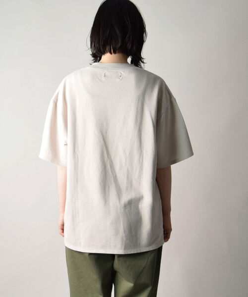 GLOSTER（グロスター）の「【unlume/アンルーム】OLIVIER TEE ショートスリーブTシャツ（Tシャツ/カットソー・メンズ・ベージュ/ブラック・L/M）」の14枚目の写真
