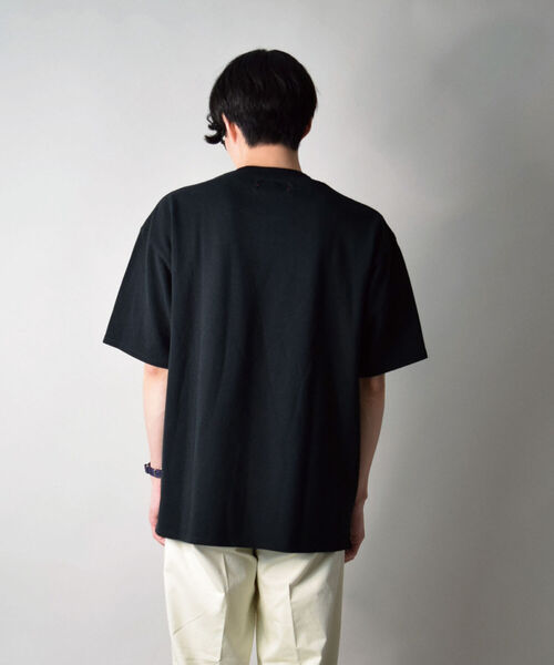 GLOSTER（グロスター）の「【unlume/アンルーム】OLIVIER TEE ショートスリーブTシャツ（Tシャツ/カットソー・メンズ・ベージュ/ブラック・L/M）」の17枚目の写真