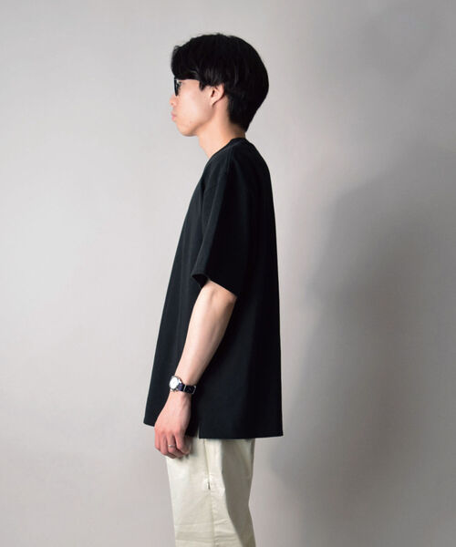 GLOSTER（グロスター）の「【unlume/アンルーム】OLIVIER TEE ショートスリーブTシャツ（Tシャツ/カットソー・メンズ・ベージュ/ブラック・L/M）」の18枚目の写真