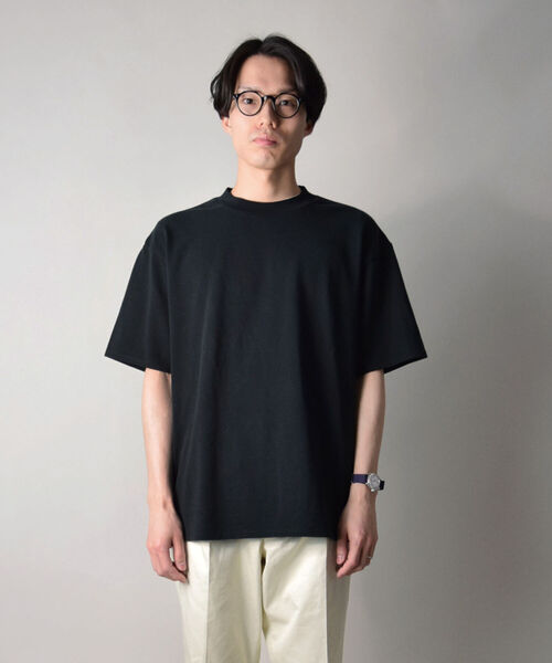 GLOSTER（グロスター）の「【unlume/アンルーム】OLIVIER TEE ショートスリーブTシャツ（Tシャツ/カットソー・メンズ・ベージュ/ブラック・L/M）」の19枚目の写真