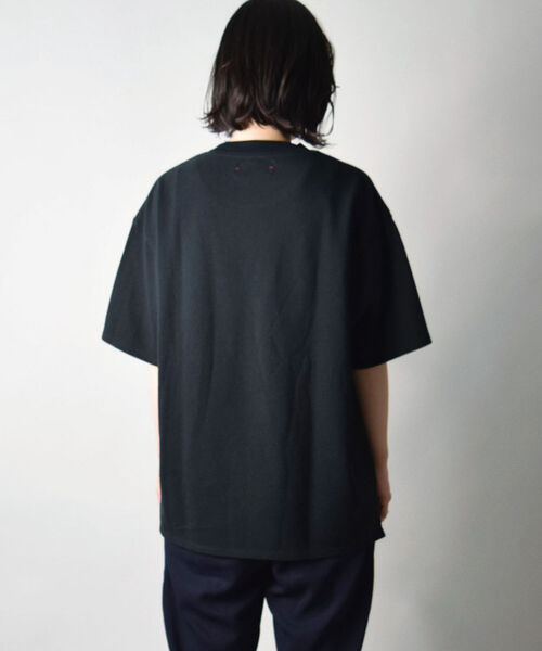 GLOSTER（グロスター）の「【unlume/アンルーム】OLIVIER TEE ショートスリーブTシャツ（Tシャツ/カットソー・メンズ・ベージュ/ブラック・L/M）」の21枚目の写真